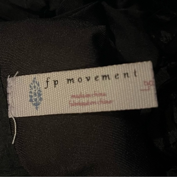 Free People FP Movement Black Women's Athletic Shorts Size Large - Picture 8 of 10